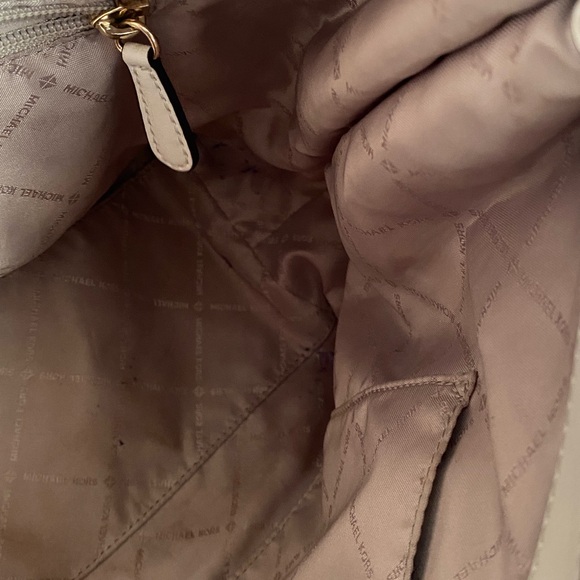 Michael Kors Joan Large Shoulder Bag - Picture 8 of 16